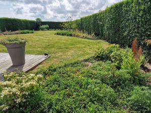 Maisons de vacances Holiday Home in Plougasnou near Sandy Beach : Maison de Vacances 2 Chambres