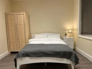 BEAUTIFUL ROOMS ONLY FEW STEPS AWAY FROM BRUCE GROVE TOTTENHAM STADIUM - 埃德蒙顿