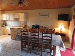 Maisons de vacances Gite Fontenoy-le-Chateau, 3 pieces, 4 personnes - FR-1-589-69 : photos des chambres