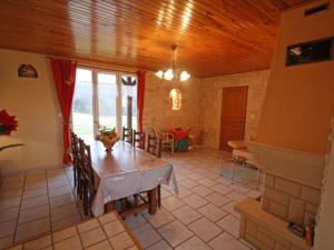 Maisons de vacances Gite Fontenoy-le-Chateau, 3 pieces, 4 personnes - FR-1-589-69 : photos des chambres