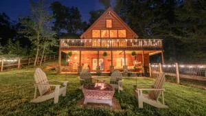 Amenity Packed A-frame Cabin With Two Bedrooms And Loft - 盖恩斯维尔