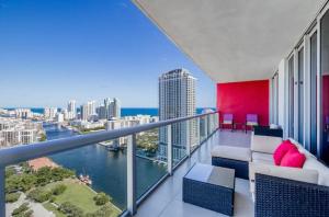 Stunning Penthouse Suite Waterfront 2BD 2BA