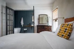 Howland House - Roxbury