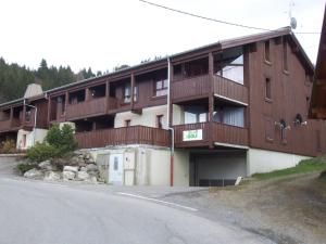 Appartement confortable pour 6 avec balcon et parking aux Gets - FR-1-623-120