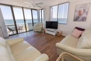 Sunrise @ the Point - Lovely 2 bdr unit with Pool - Allworth