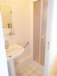 Hotels Coliwork Le Saint Romain : photos des chambres