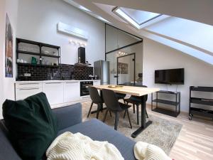 Stilvolle Dachgeschosswohnungen mit Balkon in Innenstadt Nähe