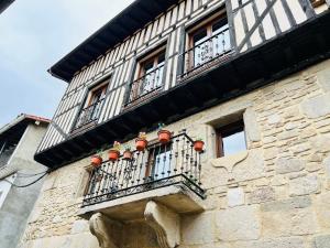 Apartamentos Raíces