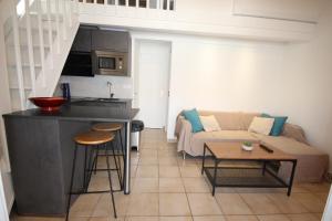 Maison dangle climatisée dans résidence avec piscine commune , 4 couchages , 400 m de la plage de PORTIRAGNE LRJP121