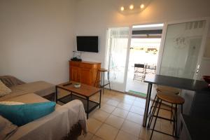 Maison dangle climatisée dans résidence avec piscine commune , 4 couchages , 400 m de la plage de PORTIRAGNE LRJP121