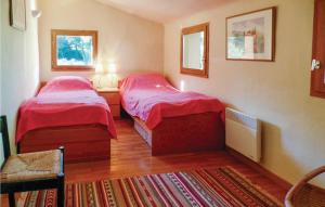 Maisons de vacances Awesome Home In Gonfaron : photos des chambres