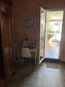 Maisons de vacances La maison sur la place dans la vieille ville Aigues Mortes : photos des chambres