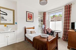 Standard Single Room with Shared Bathroom room in Dover Town Rooms