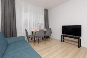 Warsaw Portofino Apartment by Renters