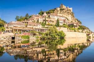 Maisons de vacances Lovely 8 Persons House in Alles-sur-Dordogne : photos des chambres