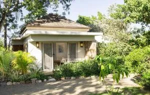 The Gatehouse. Cool bolthole. Walk to the Marina. - Bats Cave