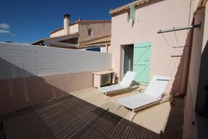 Belle villa climatisée 4-5 couchages 2 terrasses piscine commune parking dans résidence sécurisée 200m de la mer LRMA45