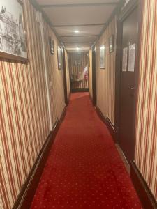 Hotels Le Grand Monarque Donzy : photos des chambres