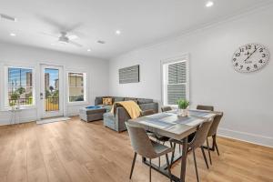 Amazing new house - steps away from beach!