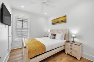 Amazing new house - steps away from beach!