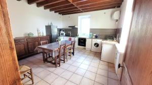 Maisons de vacances Maison de 3 chambres avec jardin clos et wifi a Saubrigues : photos des chambres