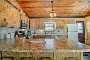 Pelican Lake Getaway on Stunning Peninsula!