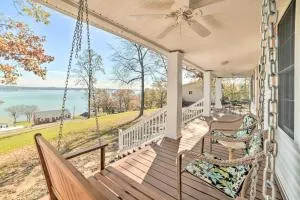 Country-Chic Home with Fire Pit, Steps to Lake! - Durham Subdivision