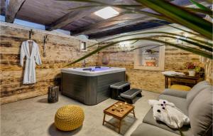 Cozy Home In Kupljenovo With Heated Swimming Pool