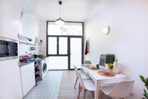 NC - Design Loft Steps from City of Arts & Sciences