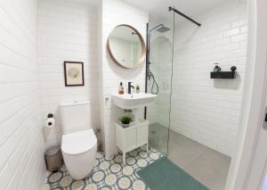 NC - Design Loft Steps from City of Arts & Sciences