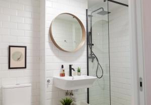 NC - Design Loft Steps from City of Arts & Sciences