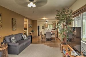 Tropical Volcano Bungalow Less Than 4 Mi to Natl Park!