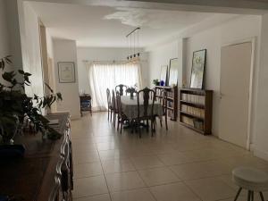 Casa grande con pileta zona B. los TroncosPlaya chica