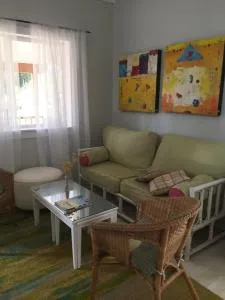 Cozy ,artistic cottage in a garden setting close to the beach and hiking trails. - Brew Bay