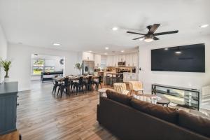 Plush sheets, Games!, Huge backyard, Massage Chair