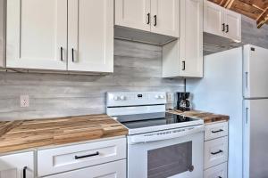 El Dorado Springs Cabin: Near Trails & Parks!