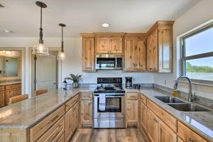 Dog-Friendly Apartment ~ 32 Mi to Fort Worth!