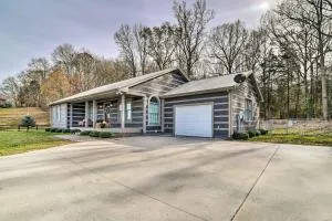 Secluded Retreat on 2 Acres Near Dale Hollow Lake! - Celina