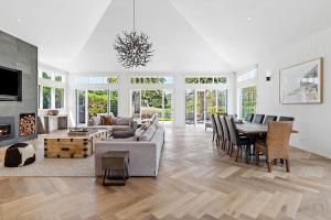 Luxurious Portsea Lakehouse