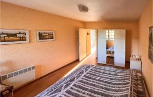Maisons de vacances Gorgeous Home In Lamalou Les Bains With House A Panoramic View : photos des chambres