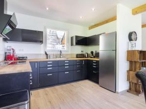 Maison neuve à Grust pour 12 personnes, 4 chambres, WIFI, parking, linge et ménage inclus - FR-1-402-110