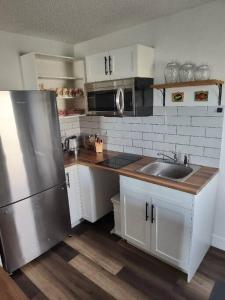 Tranquil & Tasteful One Bdrm Private Suite NE