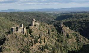 Appartements Historic Lastours 4 Chateaux 3 star 3 BED air conditioned apartment QUERTINEUX : photos des chambres