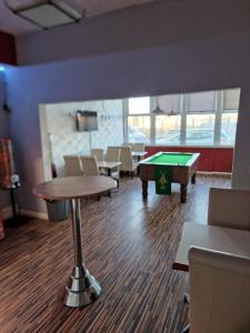 MyRoomz Hollingdales Hotel