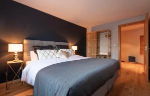 The Blue Ice Apartment - GRINDELHOMES