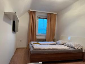 Breathtaking Villa near Danube River w Garden and Parking