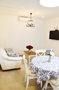 R Cottage Jacuzzival