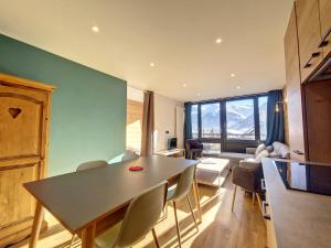Studio 4-5 pers à Val-dIsère, ski aux pieds - FR-1-518-102