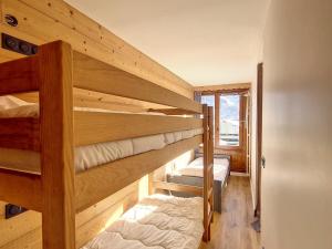 Studio 4-5 pers à Val-dIsère, ski aux pieds - FR-1-518-102