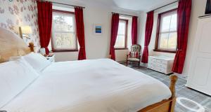 Superior King Room room in The Rowan Tree Country Hotel